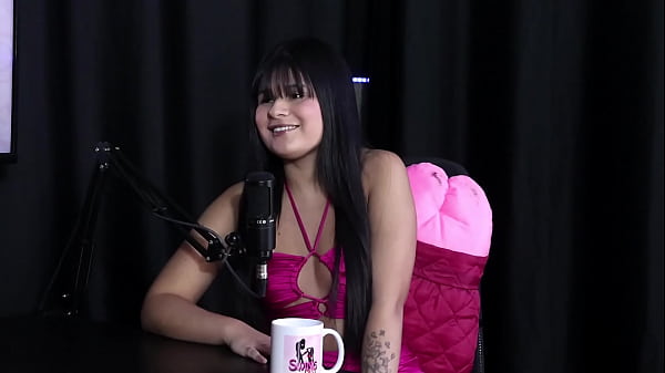 Ela entrava em sites pornô vendo outras mulheres fazendo live, até que por curiosidade abriu uma, e gostava de postar fotos sensuais – Tata (SHEER/RED)
