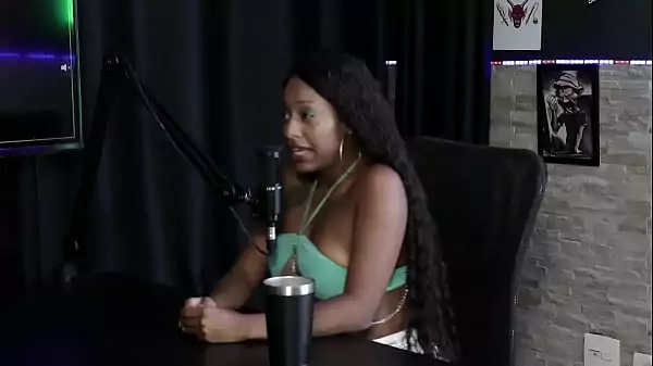 O cliente queria bater nela, fez sexo anal com 2 paus no seu cu, sempre foi curiosa e teve um fetiche…- Vicky Menage (SHEER/RED)